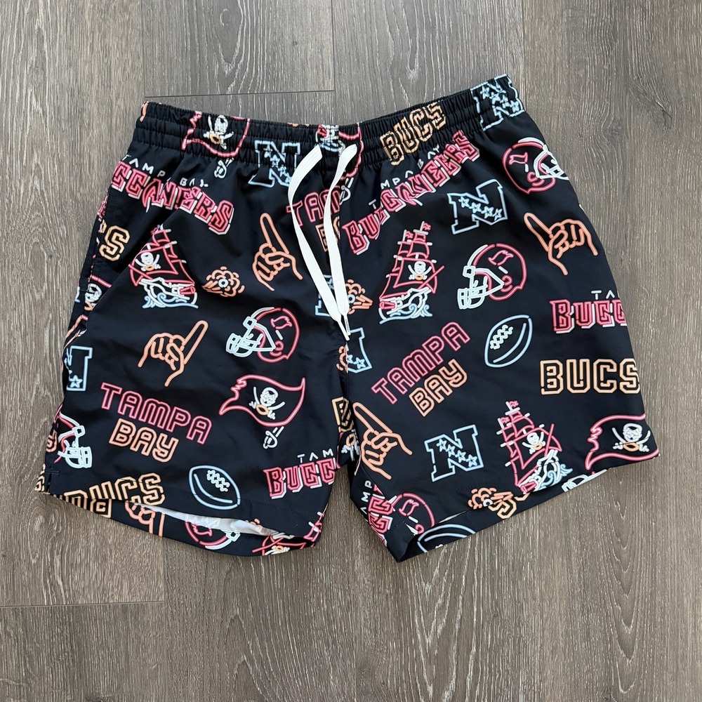 Chubbies NFL Tampa Bay Buccaneers Mens 6'' Inseam Lined Swim Trunks  Large Bucs
